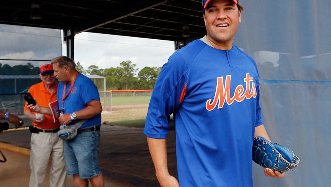 Mike Piazza is a guest instructor in camp.