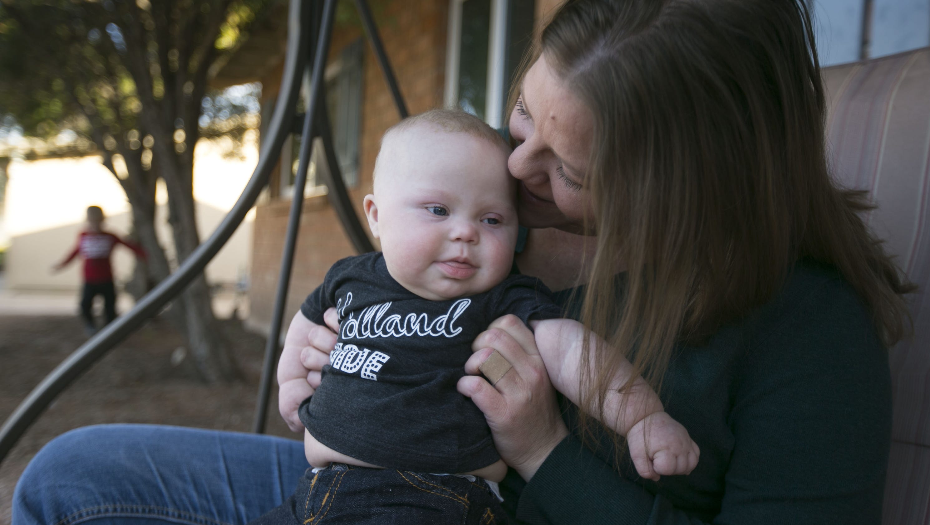 Scottsdale mom finds son's rare eye cancer with camera flash