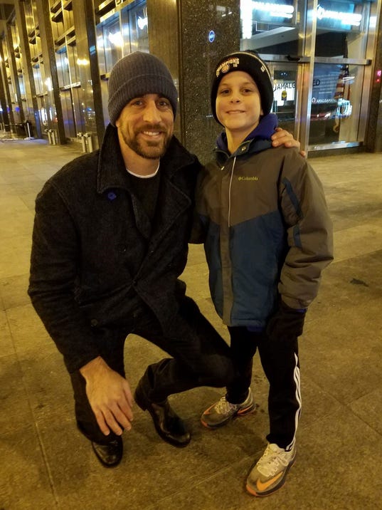 Aaron Rodgers and the little boy he met on a Chicago street (usatoday.com)