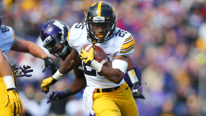 Iowa Hawkeyes running back Akrum Wadley (25) runs in for a touch down during the first half of the game against the Northwestern Wildcats at Ryan Field.