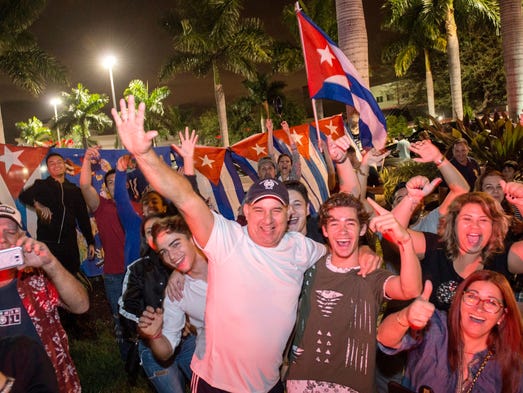 В Маямі святкують смерть Фіделя Кастро - фото 1