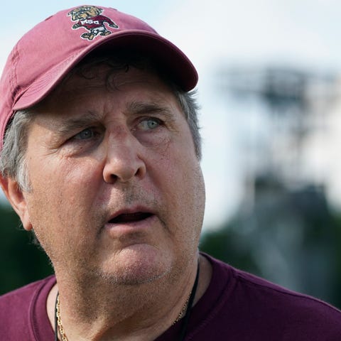 Mississippi State coach Mike Leach talks to report