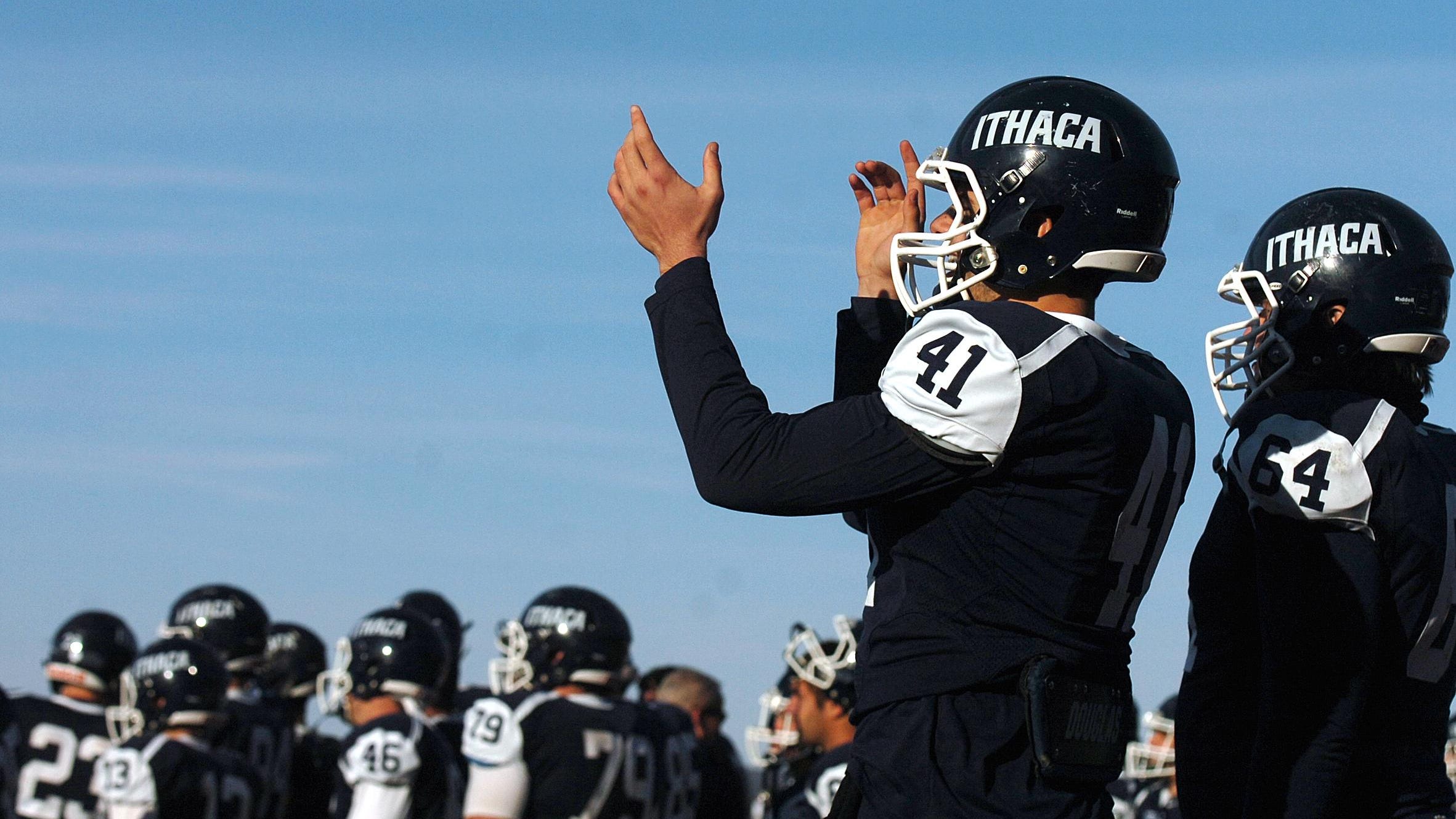 Cortaca Jug Bombers Qb Sets Record In 48 20 Win