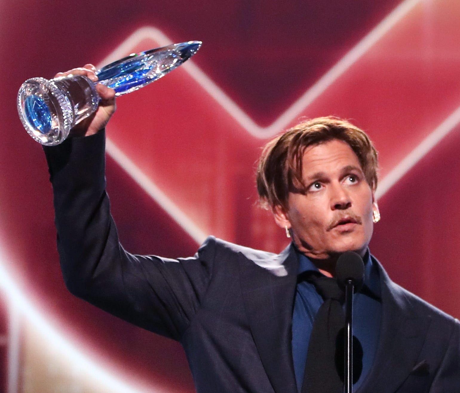 Johnny Depp accepts Favorite Movie Icon at the People's Choice Awards.