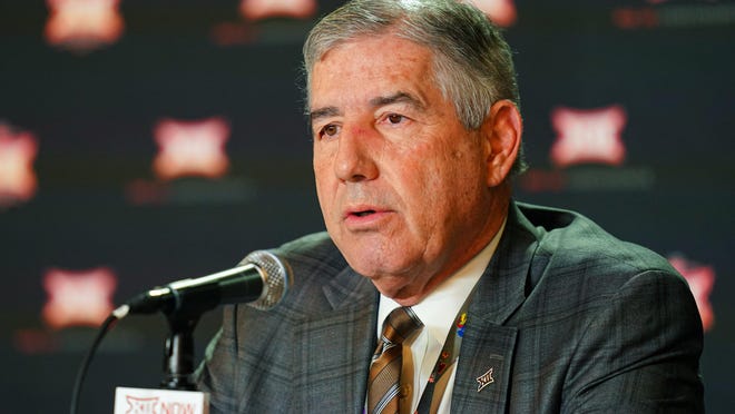 Big 12 commissioner Bob Bowlsby said Wednesday that no medical experts have told the conference that it would be "poorly advised" to move forward with the fall football season.
