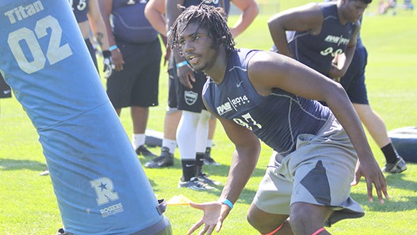 Auston Robertson, considered the top-ranked player in Indiana for the Class of 2016, committed to Michigan State on Sunday.
