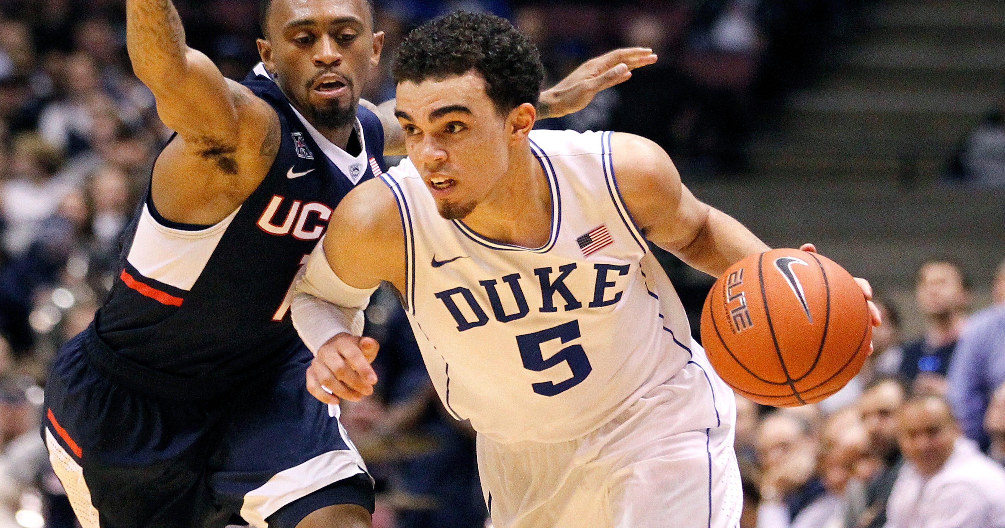 Tyus Jones scores 21 to lead No. 2 Duke over UConn