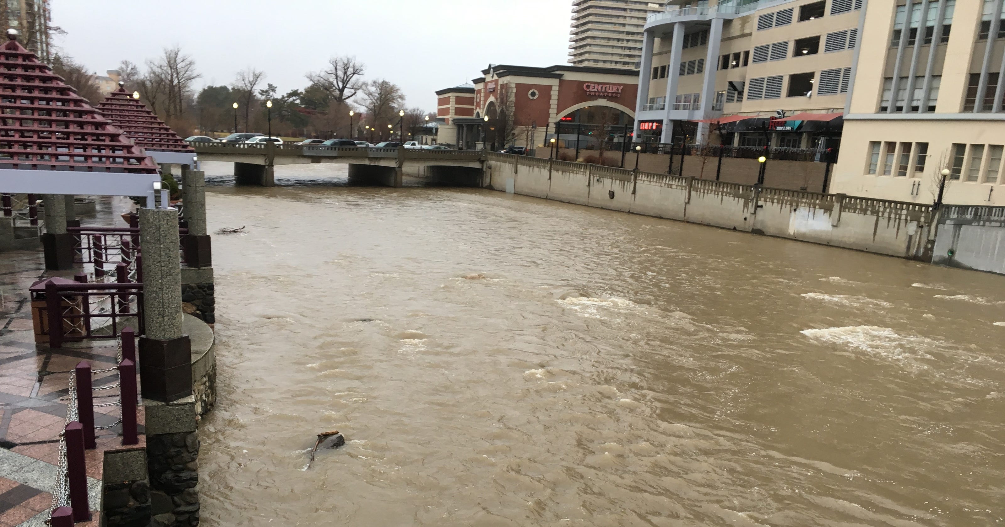 Watch live Truckee River flooding in downtown Reno