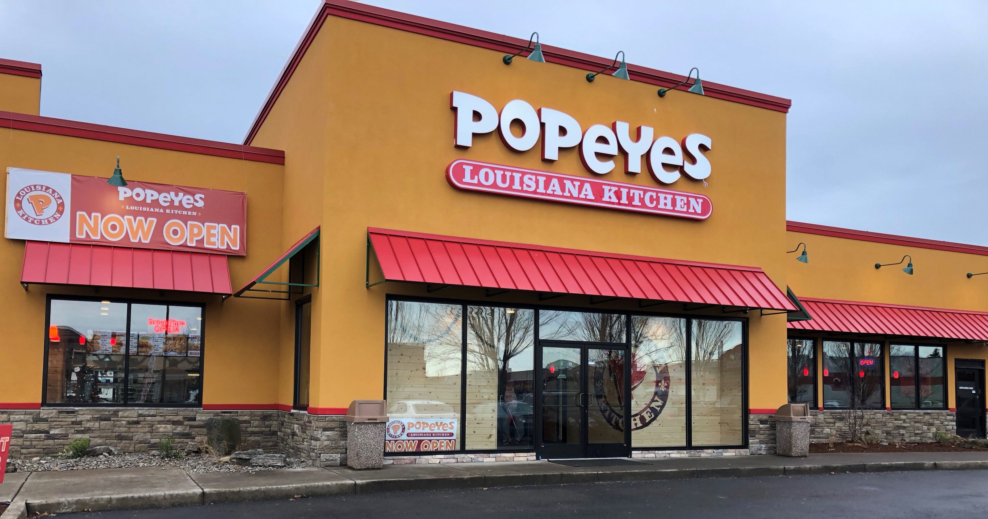 A new Popeyes fried chicken has opened on Lancaster in Salem, Oregon