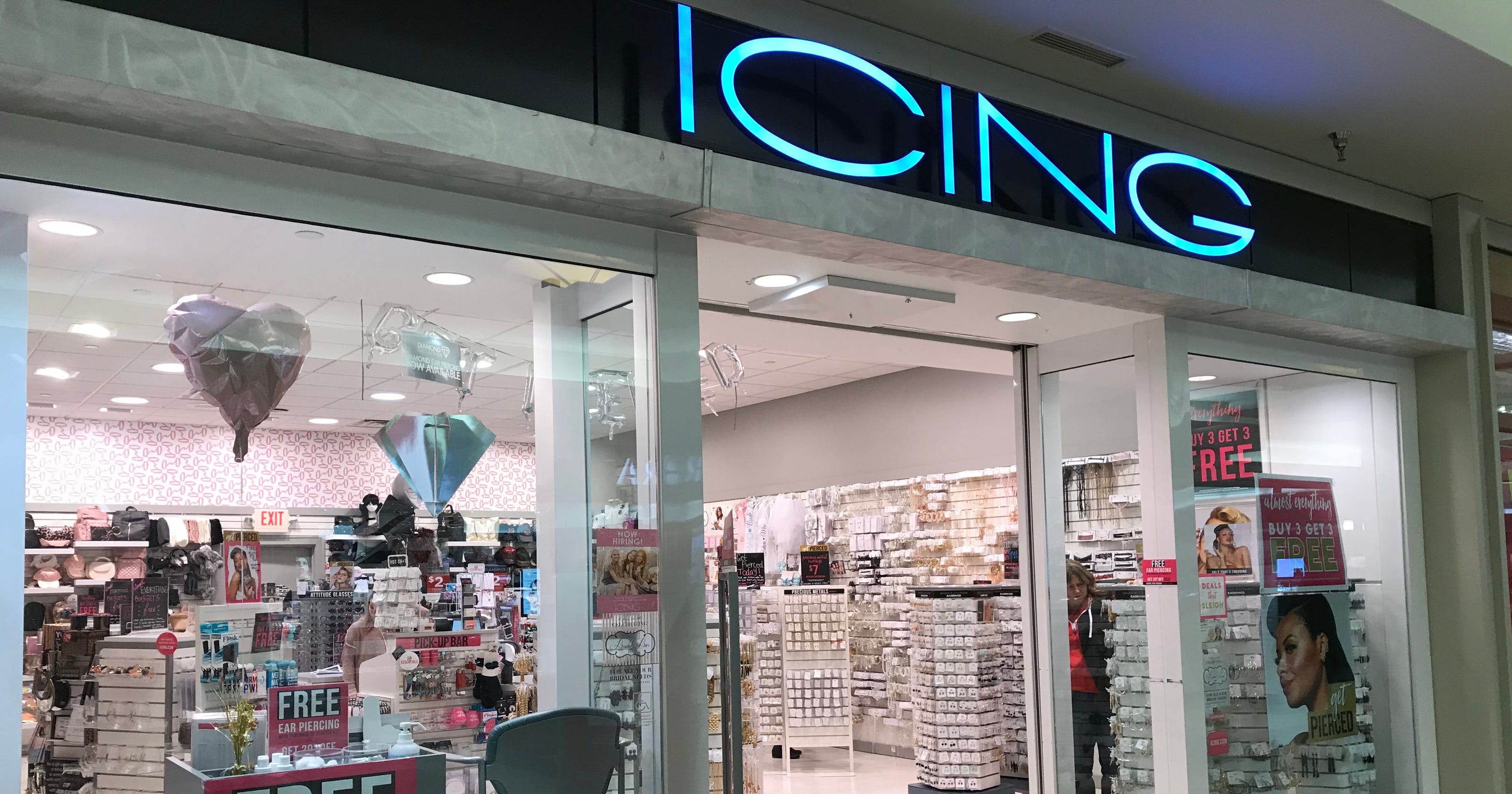 The Buzz Icing, Picture People close in Fox River Mall, Grand Chute