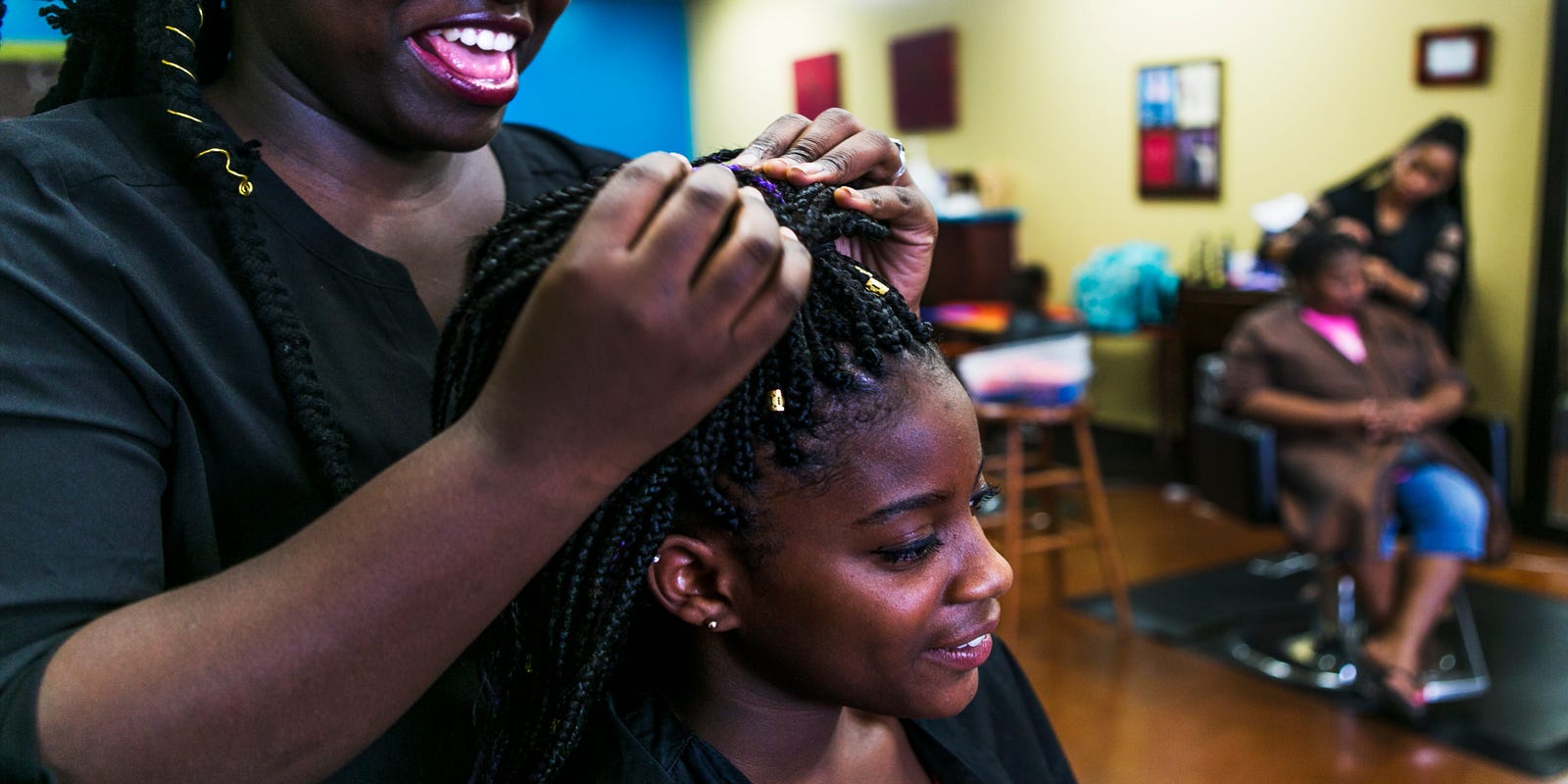 Natural Hair School Sends Inaugural Class Into Salons