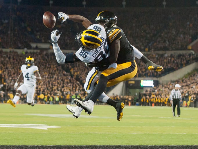 Michigan wide receiver Jehu Chesson can't hold onto