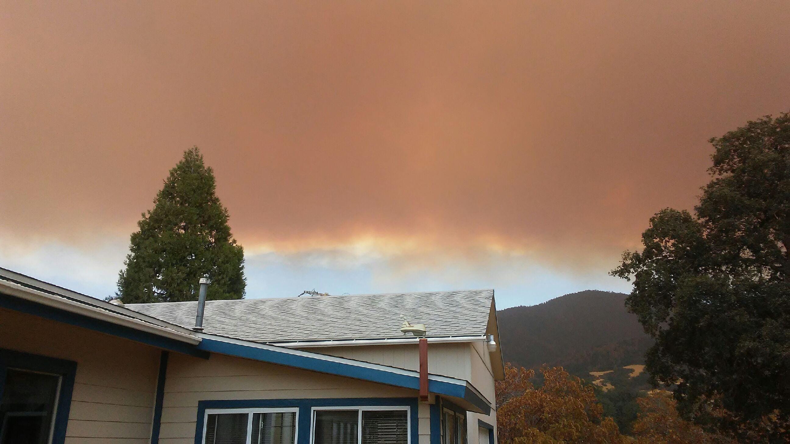 UPDATED Cedar fire forces evacuations in Tulare County