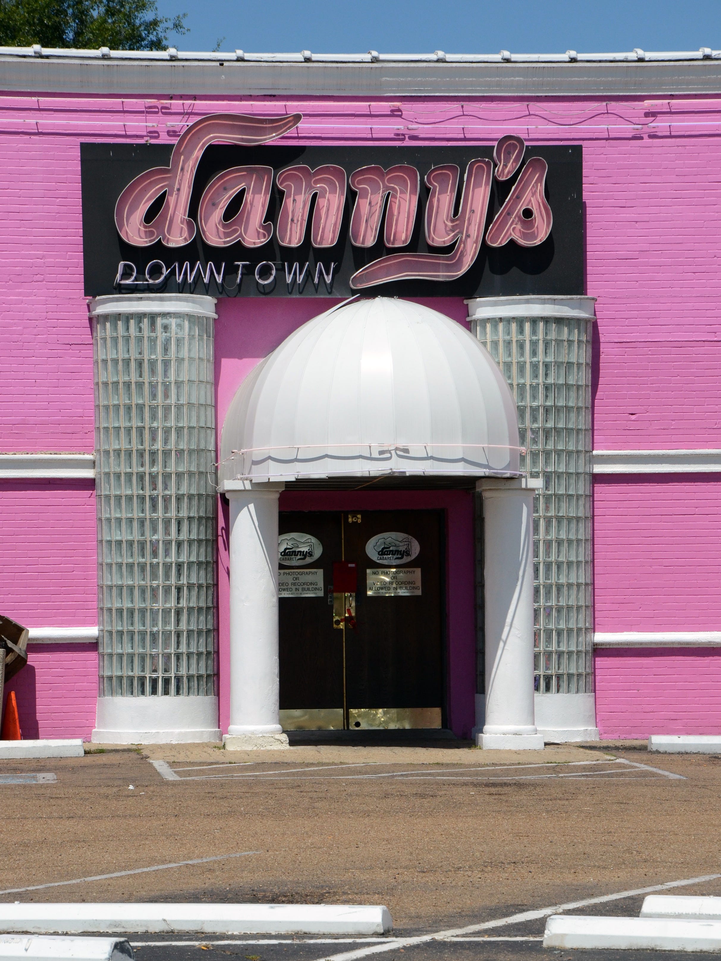 Strip Club Dancers Get 3 Million In Discrimination Suit Against Danny S