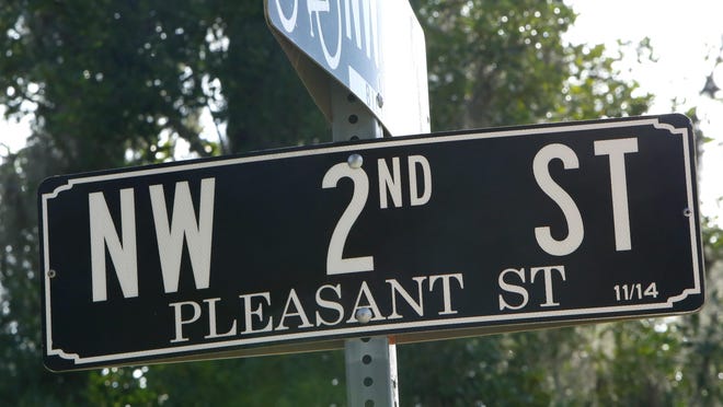 A street sign on Northwest Second/Pleasant Street in Gainesville.