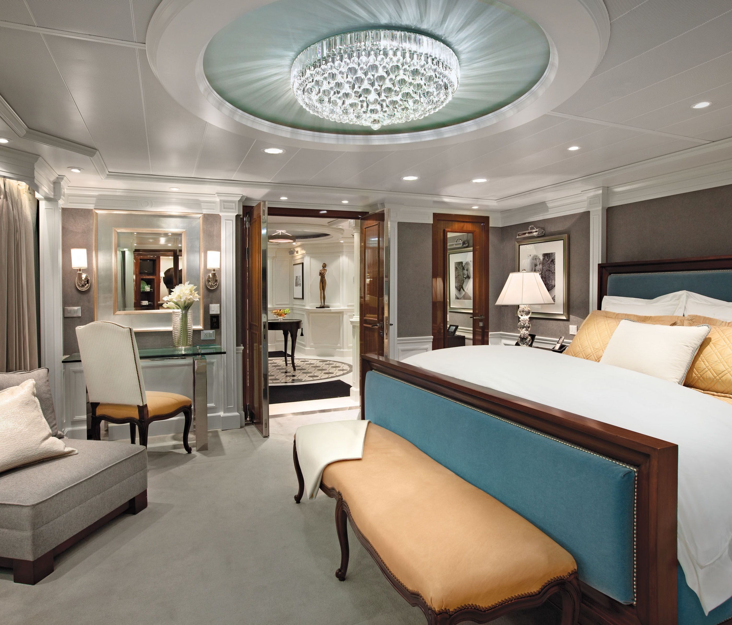 Oceania Cruises' Marina features a giant Owner's Suite decorated in Ralph Lauren furnishings.