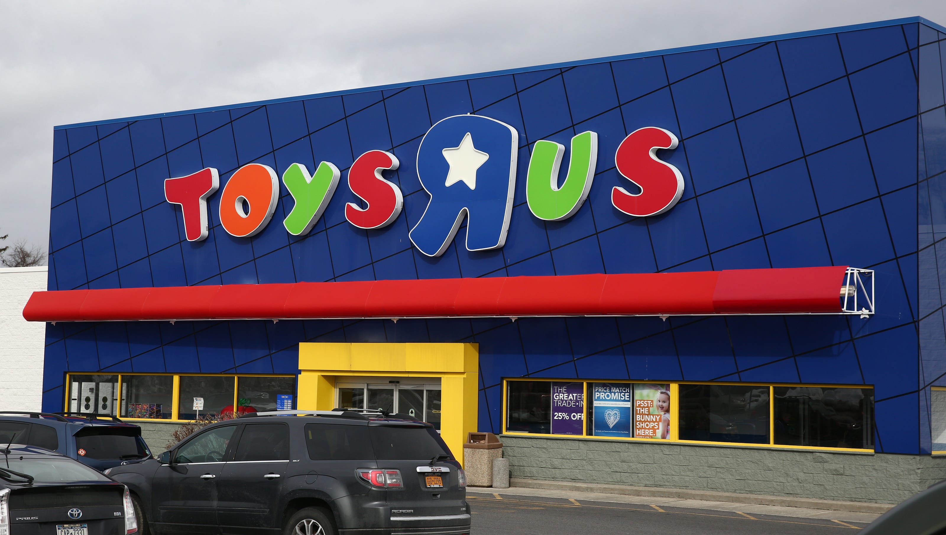 which toys r us locations are closing