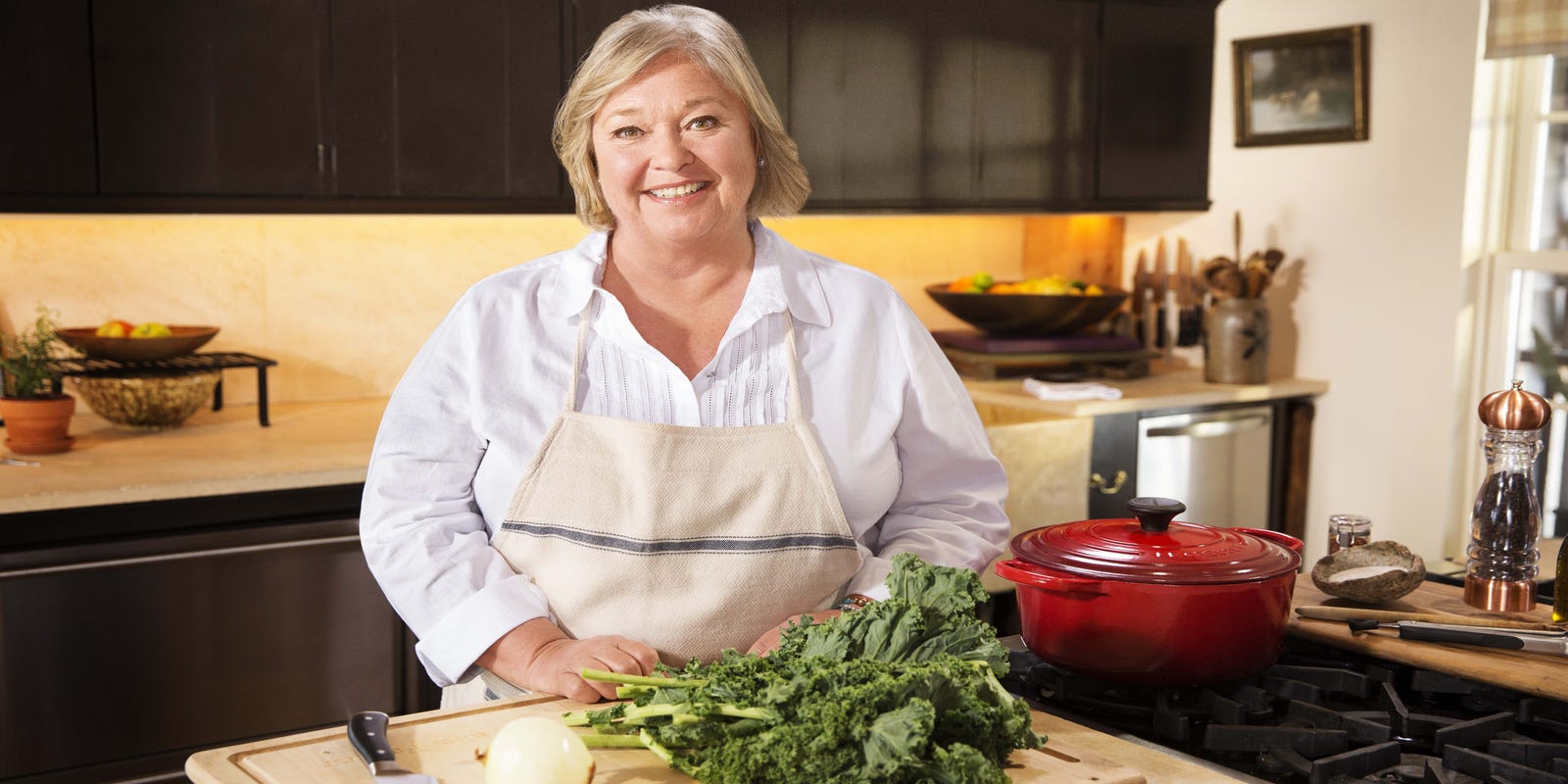 Thanksgiving 911 Food Network Host Tackles Top Cooking Emergencies