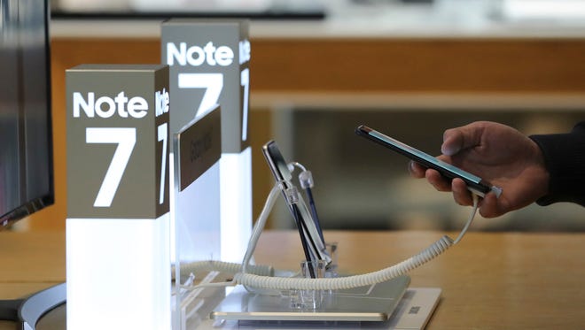 A visitor tries the Samsung Electronics Galaxy Note 7 smartphone at its shop in Seoul, South Korea, Tuesday, Oct. 11, 2016. Samsung said Tuesday it is halting sales of the star-crossed Galaxy Note 7 smartphone after a spate of fires involving new devices that were supposed to be safe replacements for recalled models.