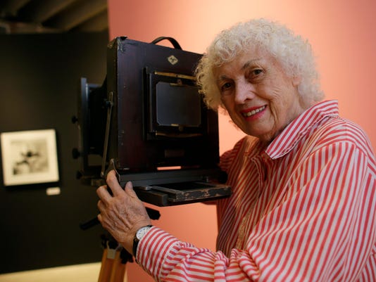 Pin-up photographer Bunny Yeager dies at 85