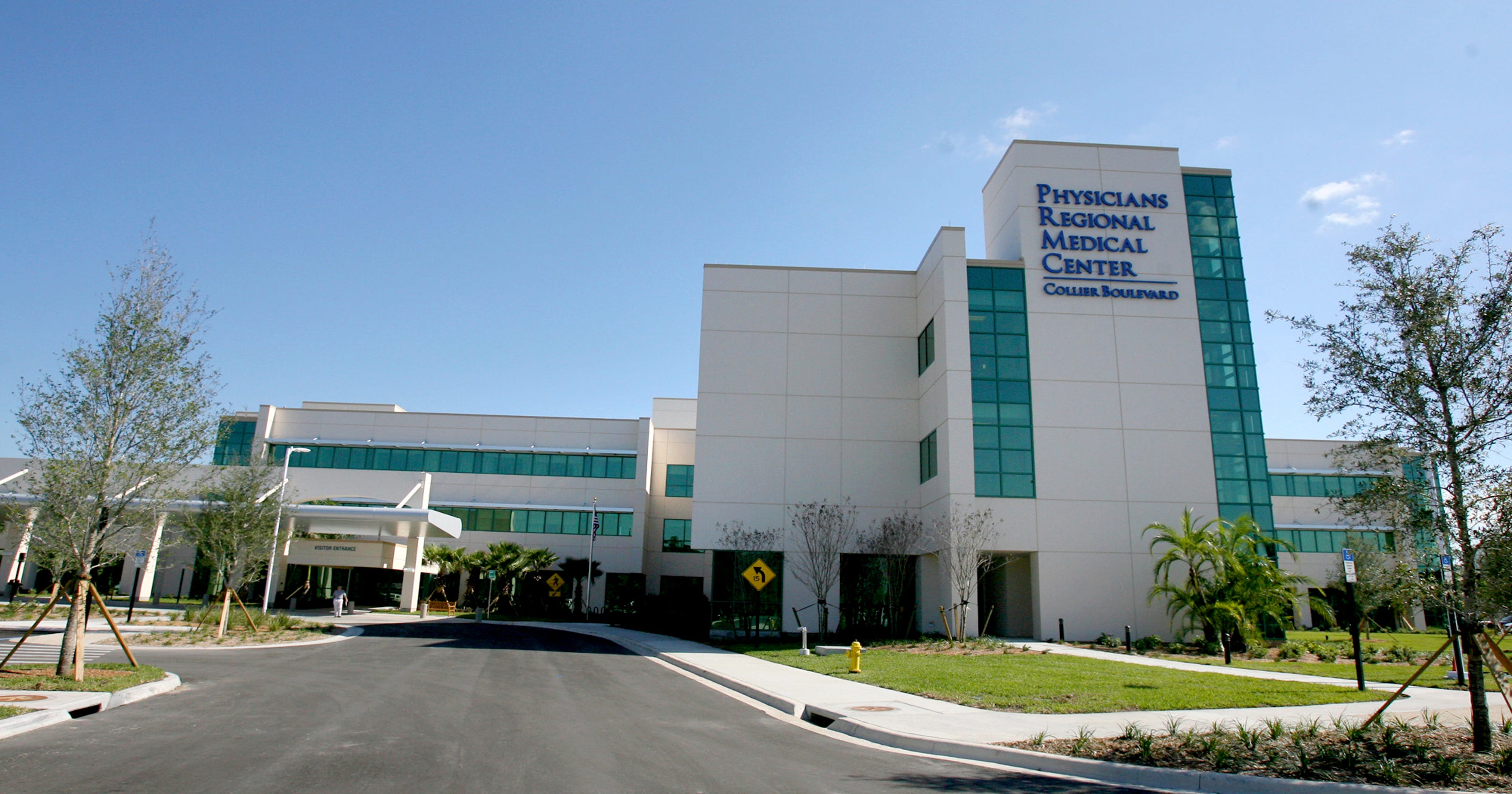 Physicians Regional building clinic in East Naples
