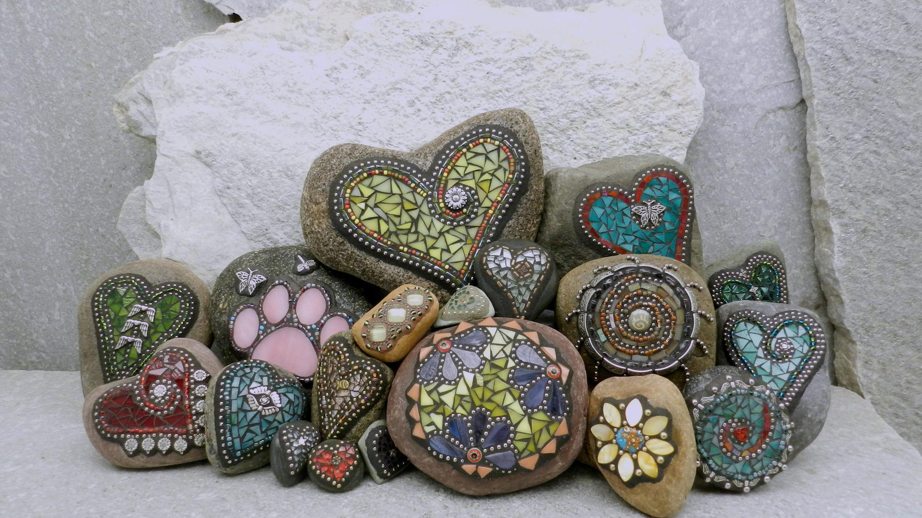Mosaic crafting turn rocks into rockin’ art
