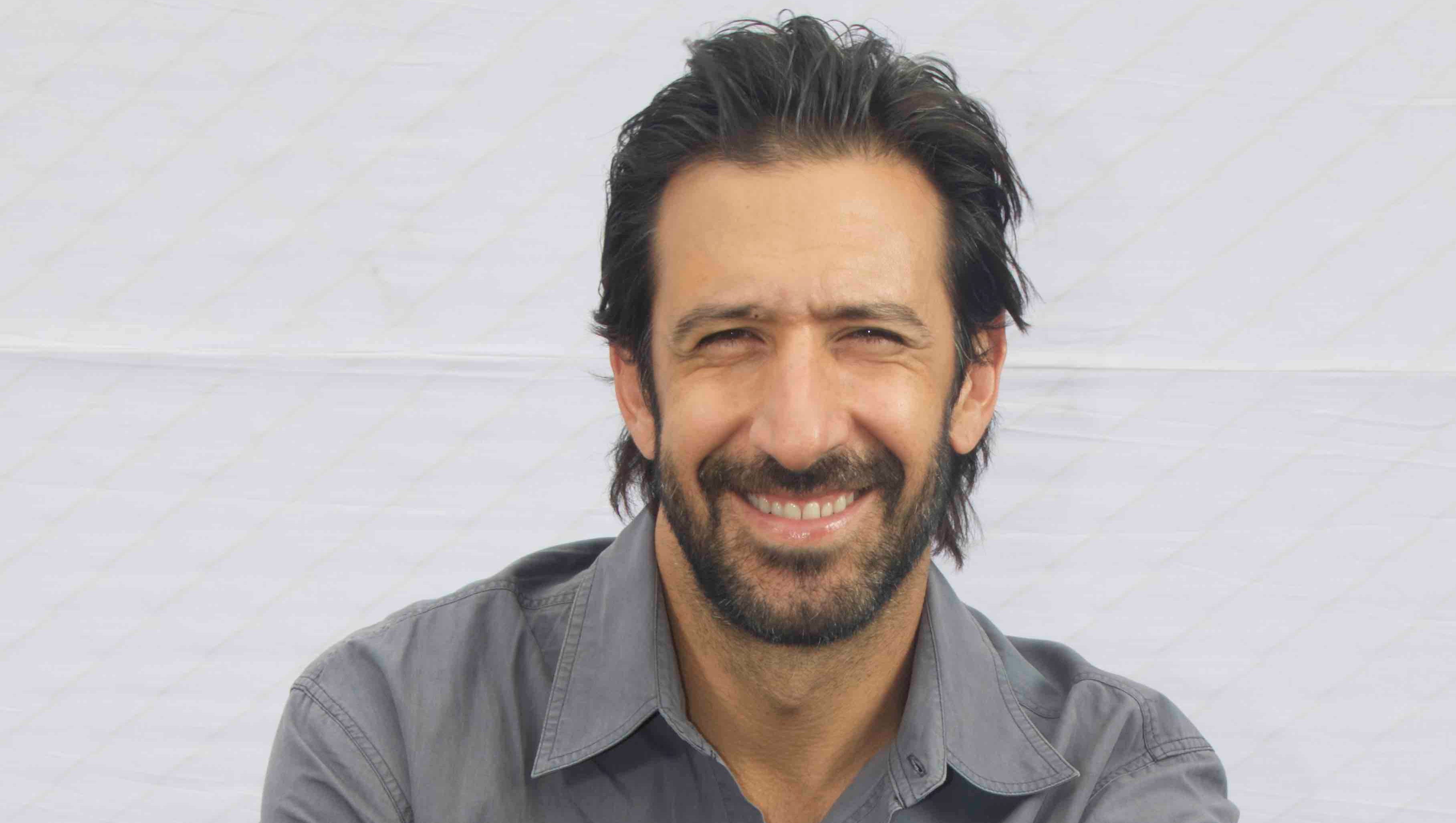 'Everybody Loves Somebody' star José María Yazpik talks bilingual