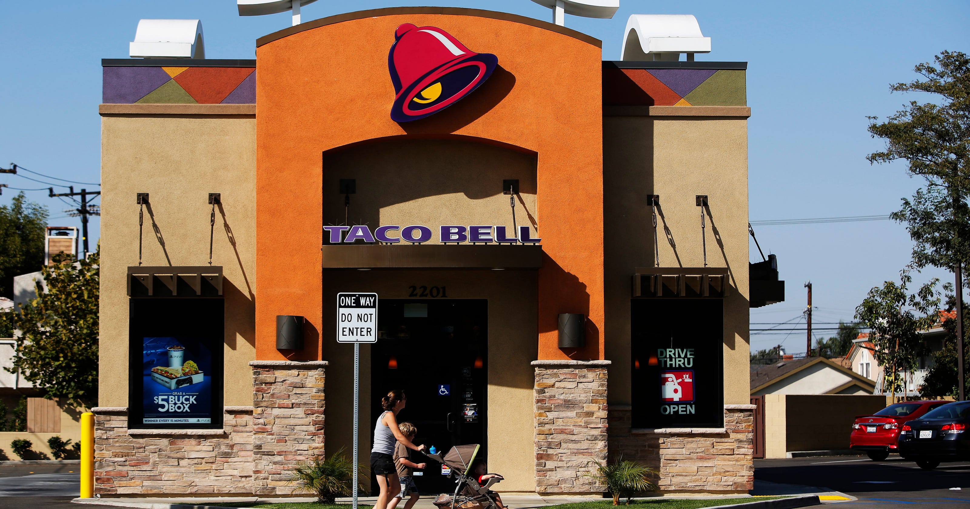Taco Bell to take orders via smartphone