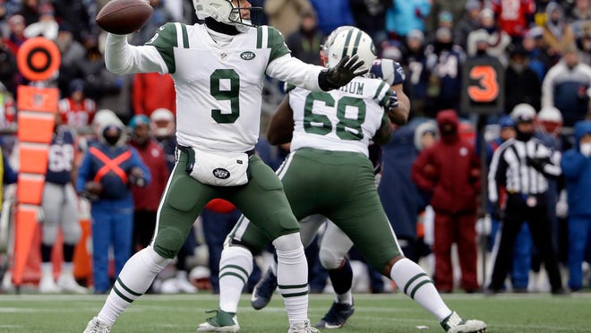 New York Jets quarterback Bryce Petty (9) passes against the New England Patriots during the second half of an NFL football game, Sunday, Dec. 31, 2017, in Foxborough, Mass. (AP Photo/Steven Senne)