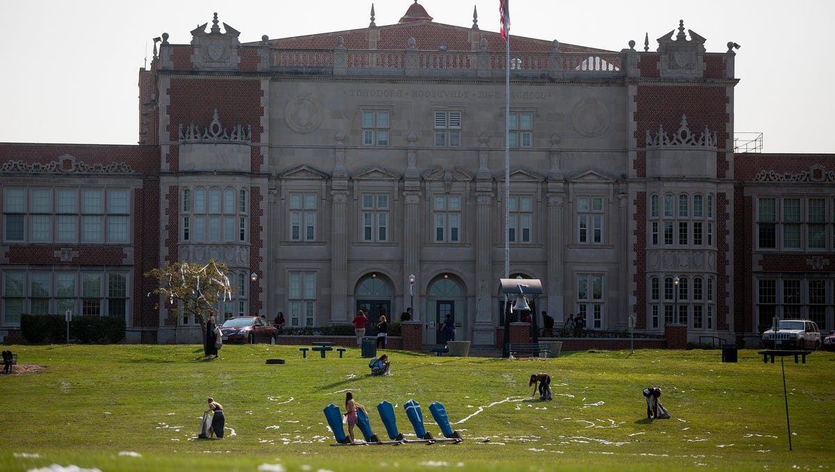 7 Photos Roosevelt High School TPed