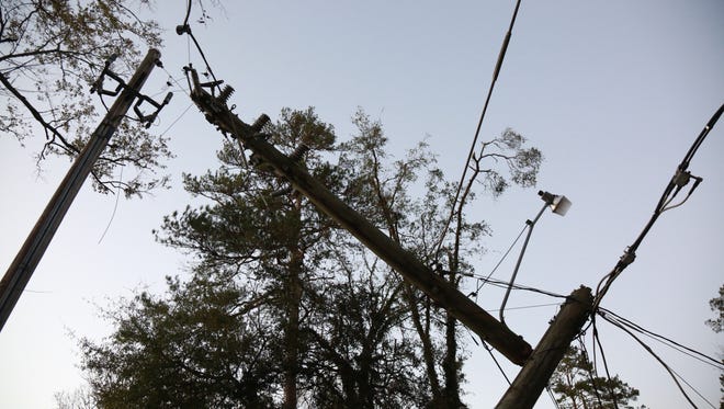 The severe storms that swept the Southeast Sunday knocked out power to 34,000 City of Tallahassee and Talquin Electric customers.