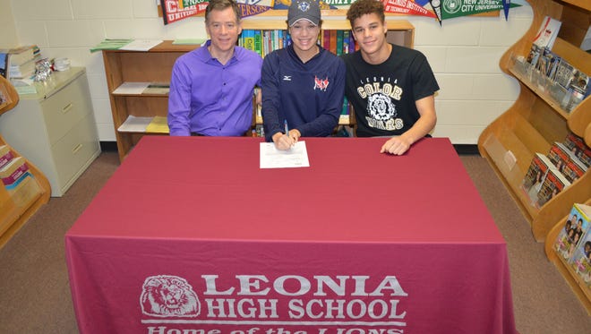 Leonia HS senior Maxine Walsh signed a letter of intent to play volleyball for the University of New Orleans.  Maxine is with her father (Dr. John Walsh) and her brother (Phillip Walsh).