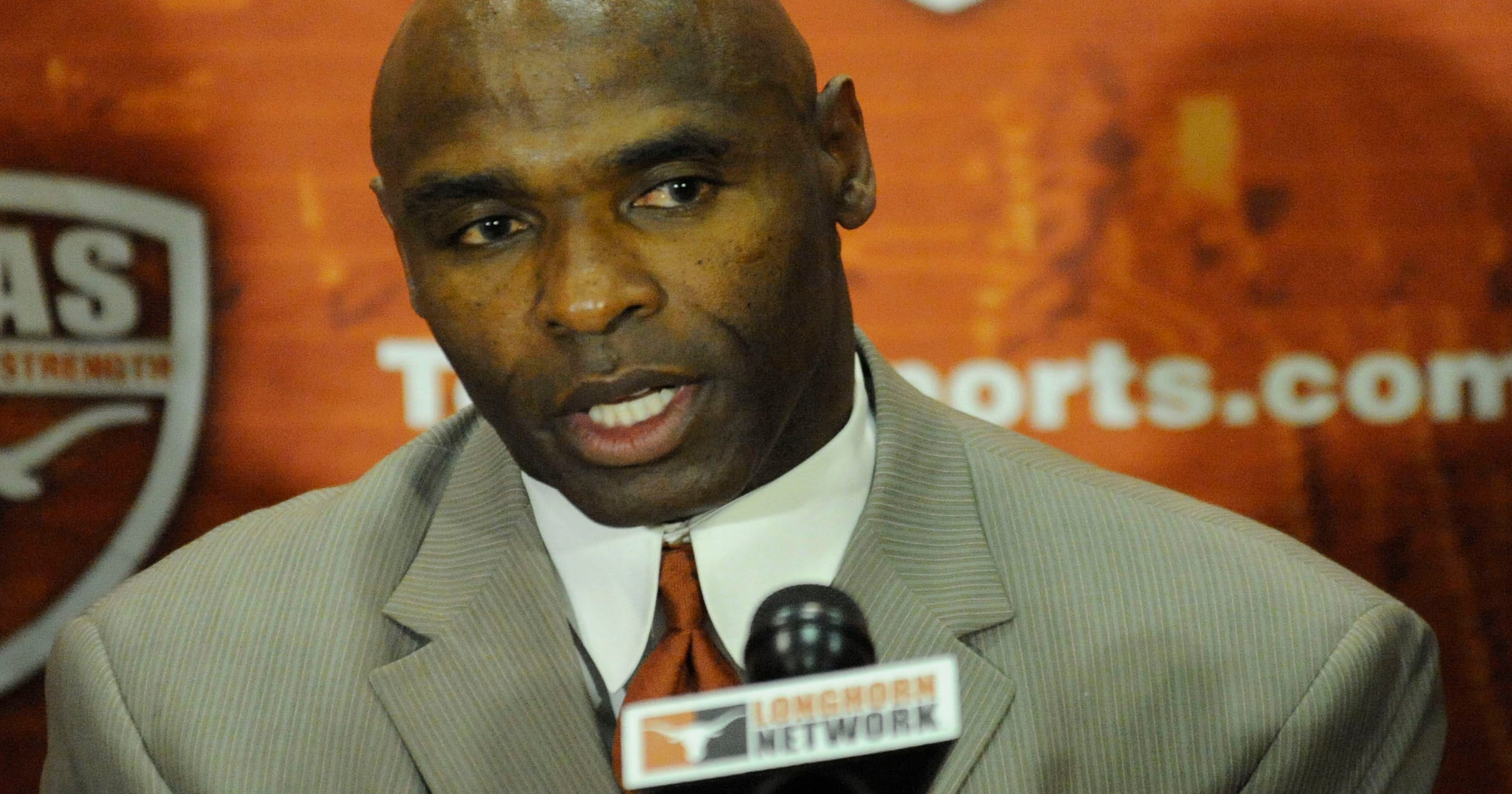 Texas to pay $9.375 million for Charlie Strong in 2014
