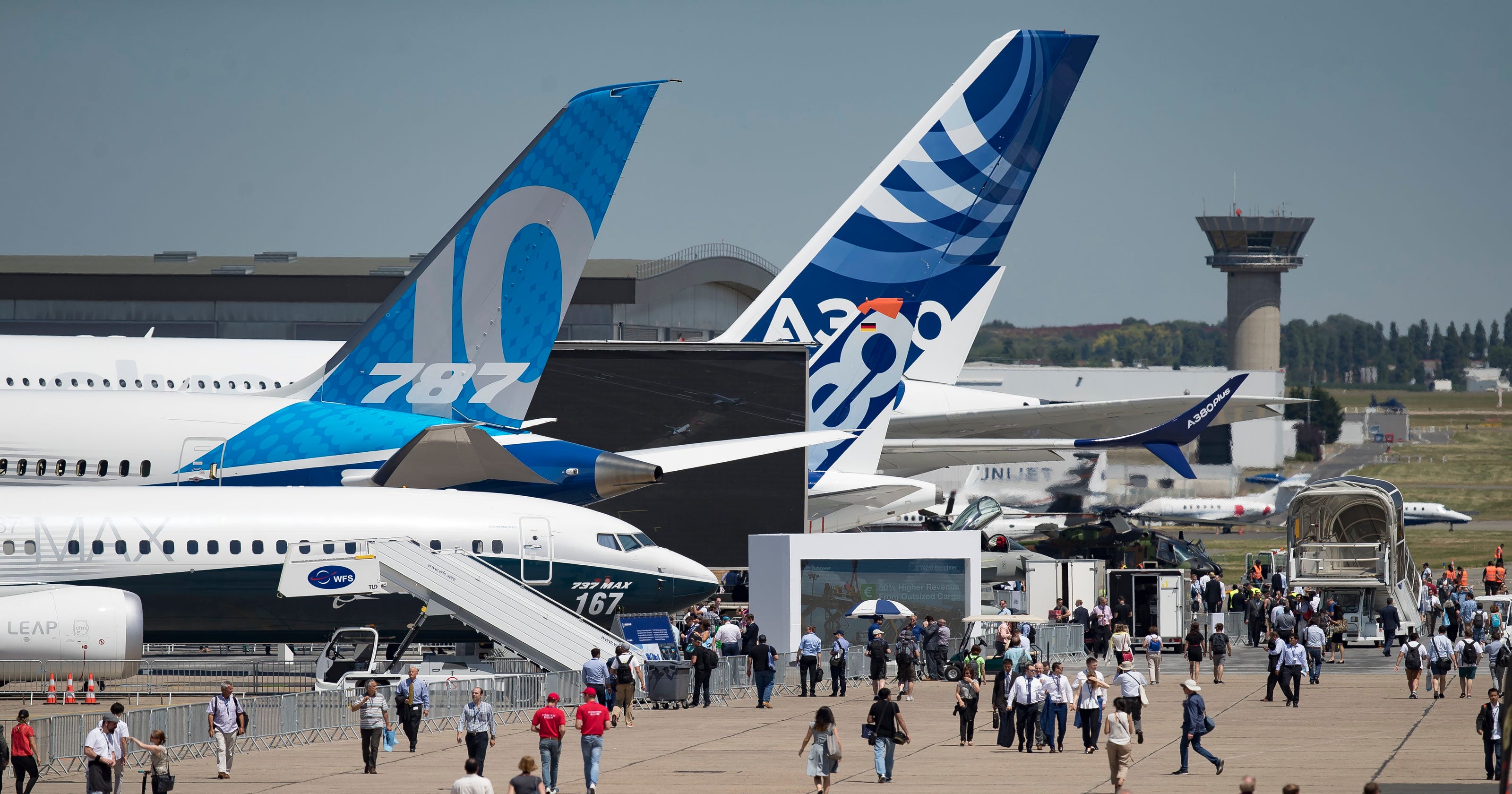 Boeing, Airbus in battle for orders at Paris Air Show