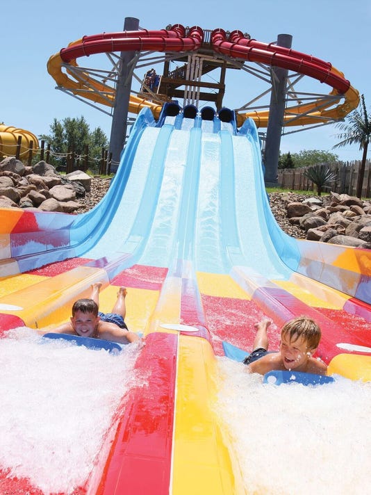 Iowa water parks 5 outdoor and 5 indoor water parks in or near Iowa