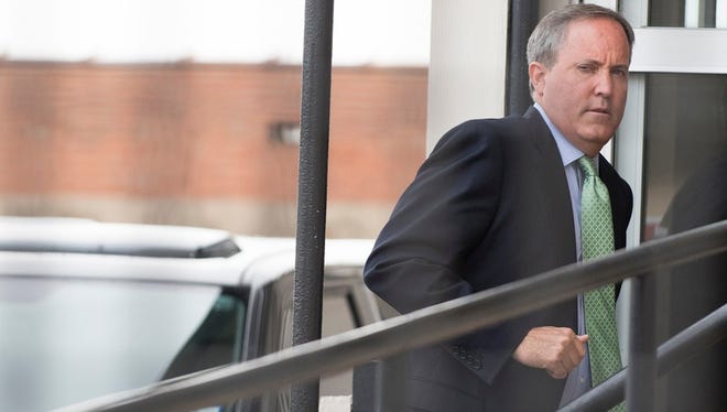 Texas Attorney General Ken Paxton entered a federal courthouse in Sherman on Sept. 2, 2016. Paxton's lawyers argued in a hearing that the federal civil fraud case against him should be dismissed.