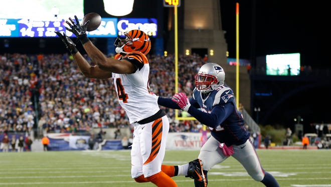 Cincinnati Bengals tight end Jermaine Gresham (84) can't make the catch in the end zone against the New England Patriots outside linebacker Jamie Collins (91) in the third quarter at Gillette Stadium. The Enquirer/Jeff Swinger