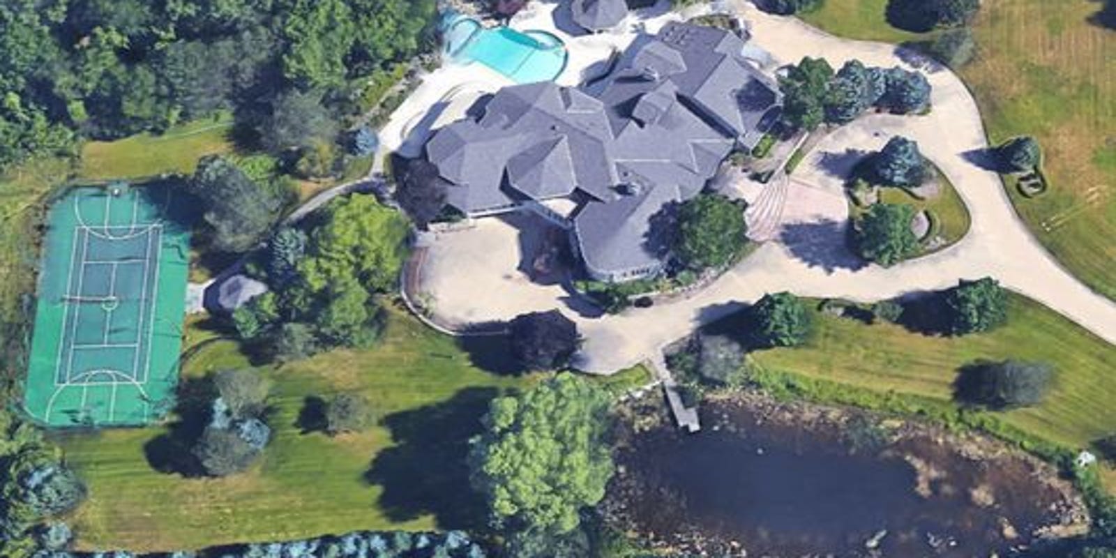 Eminem S Rochester Hills Mansion Sells For 1 9m