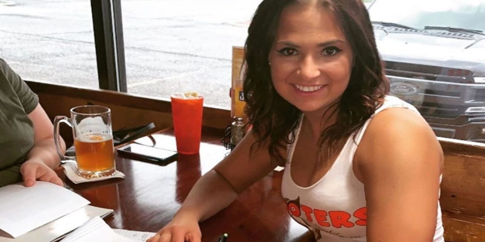 Mma Hooters Waitress Larkyn Dasch To Fight In Bellator 222