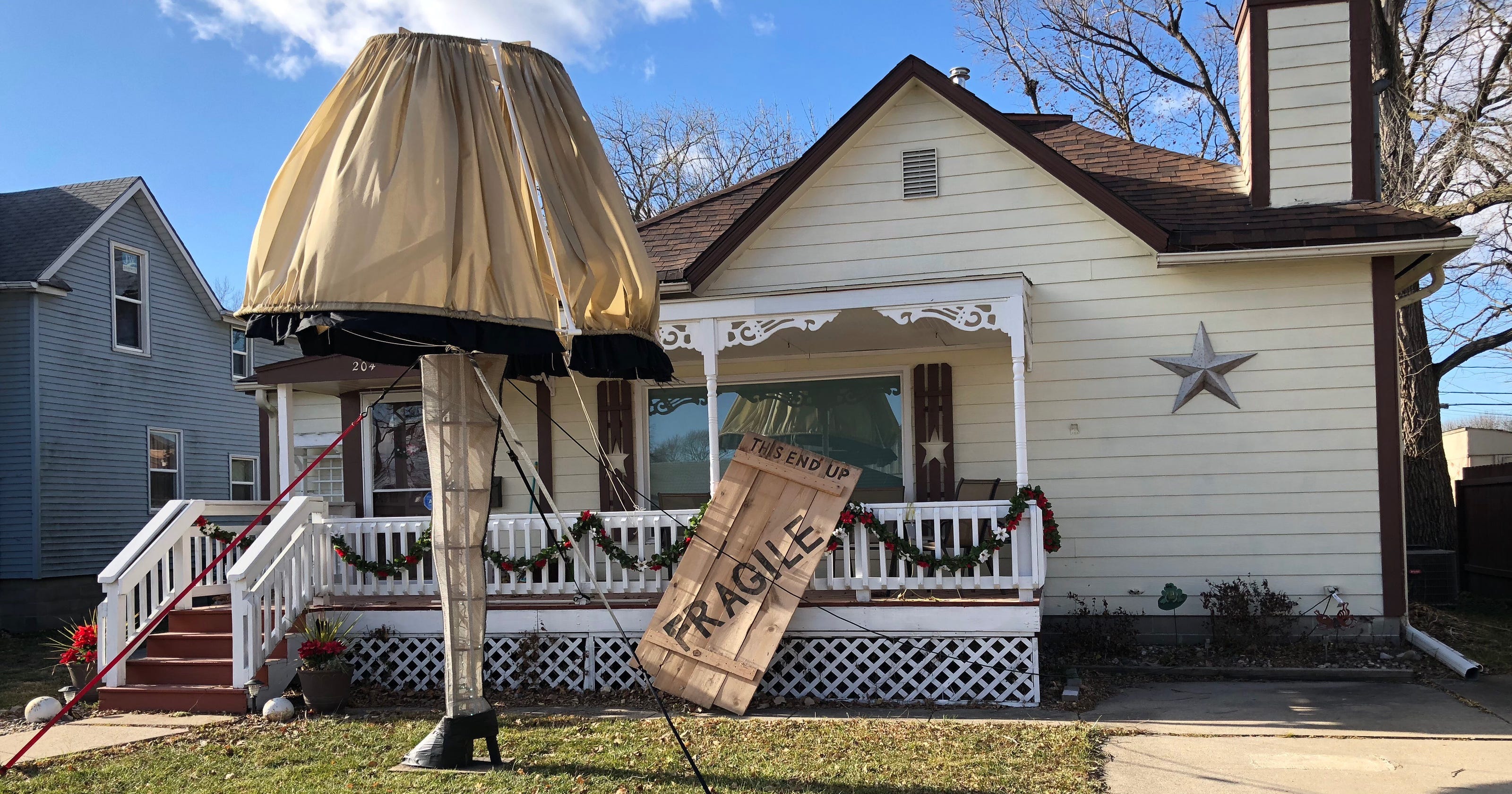 Huge Leg Lamp From A Christmas Story Stands In Iowan S Front Yard
