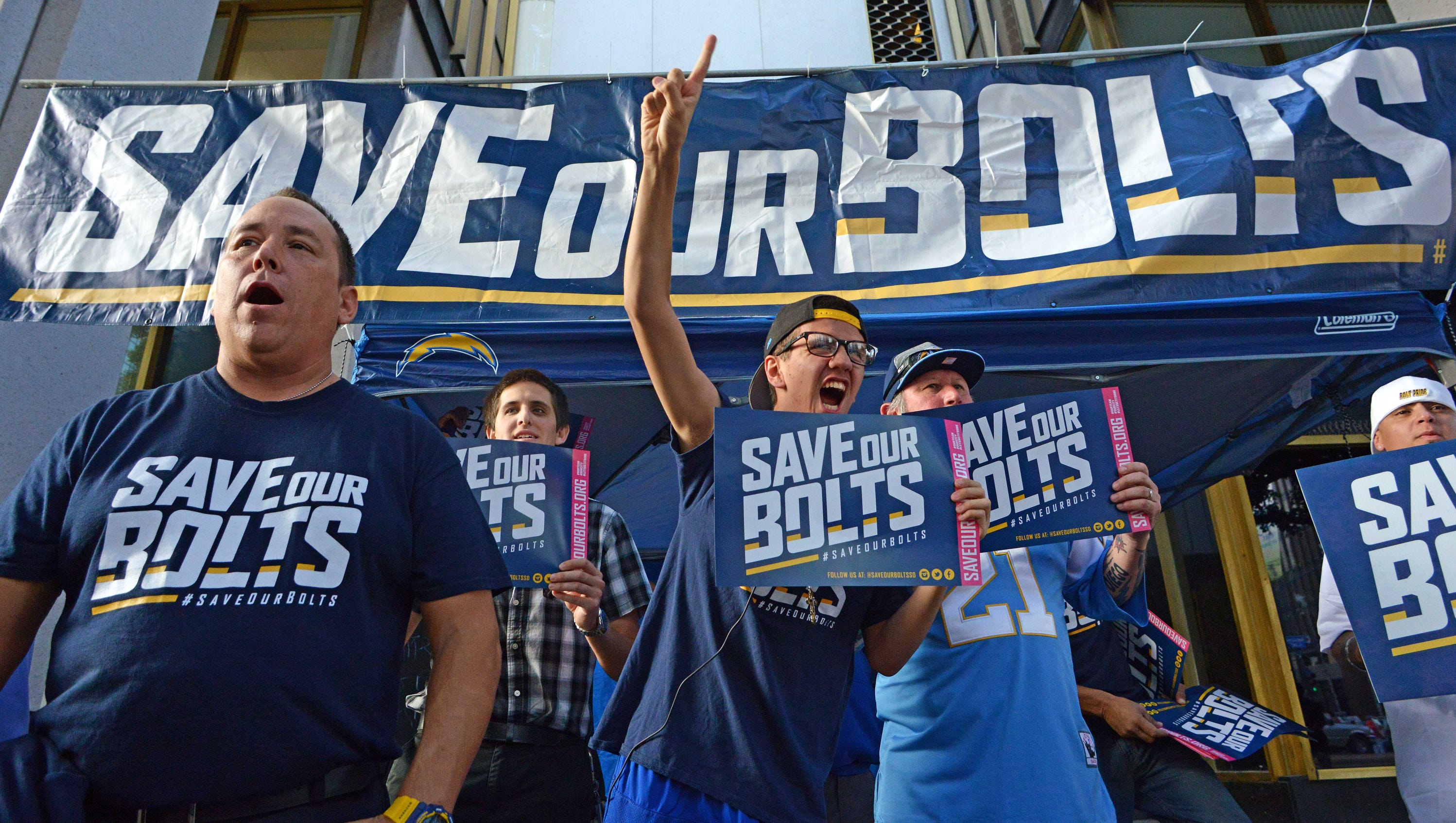 Chargers Fans Voice Displeasure With Teams Possible Move To Los Angeles Chargers Fans Voice Displeasure With Teams Possible Move To Los Angeles