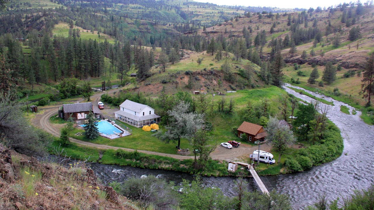 Visit this Oregon ghost town with magic hot springs