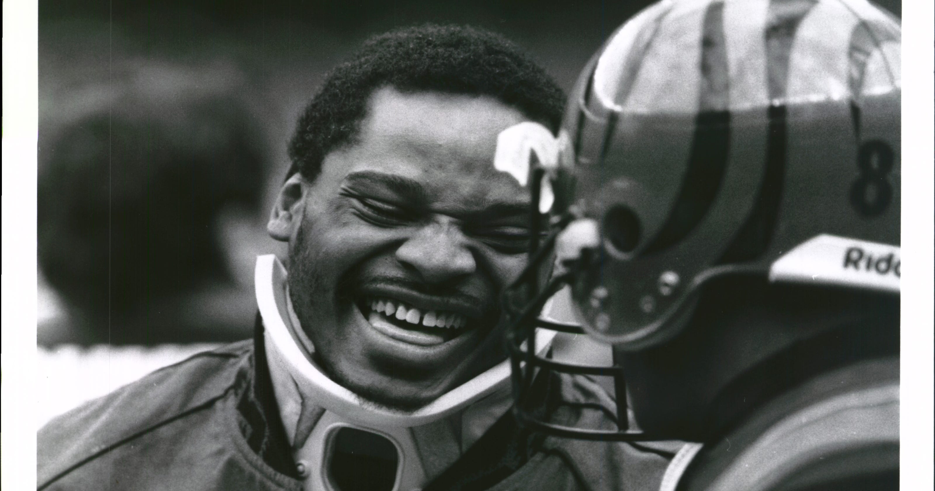 Ickey Woods shuffles for hilarious Geico ad