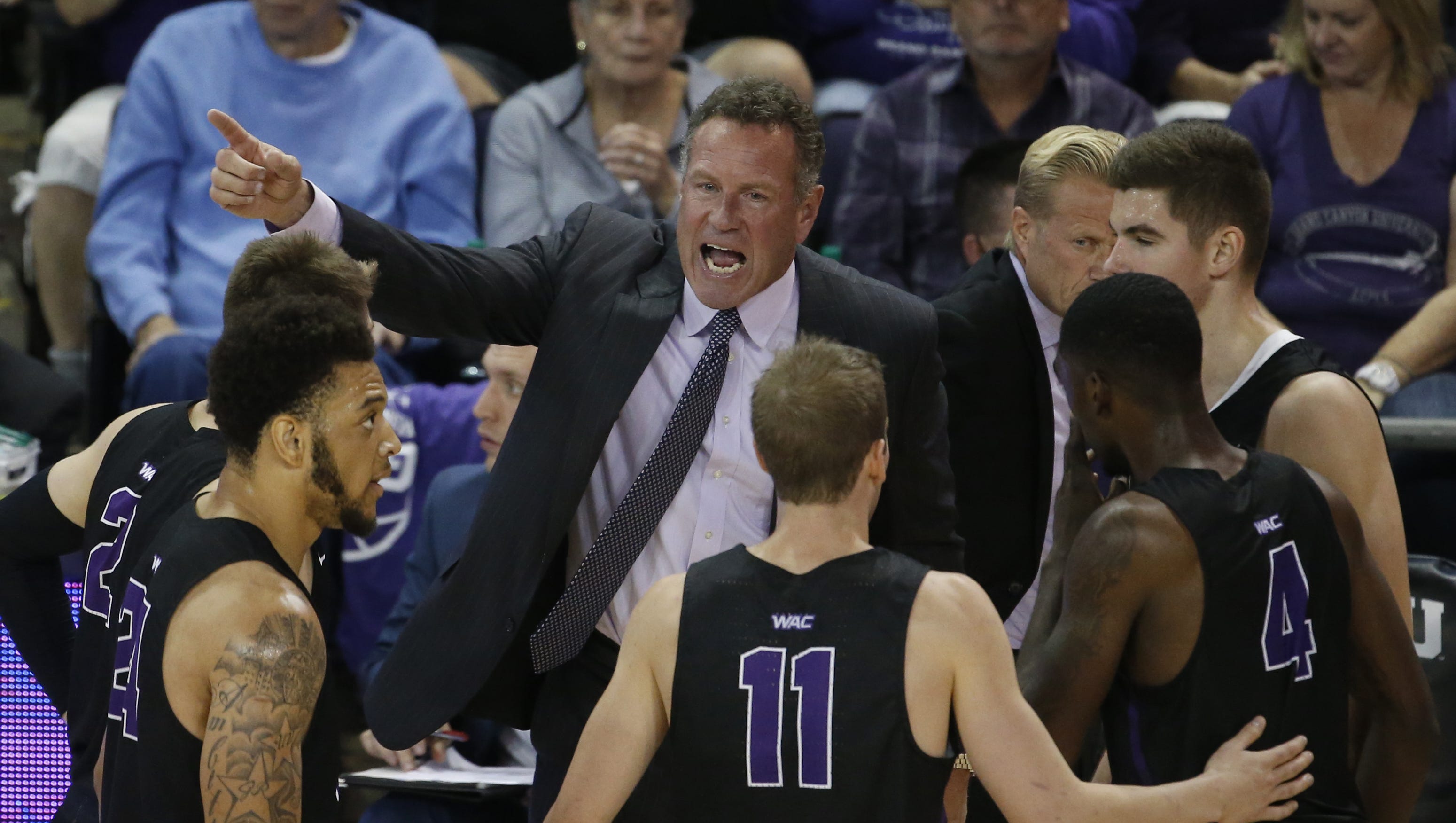 Insider What do college basketball coaches focus on during timeouts?