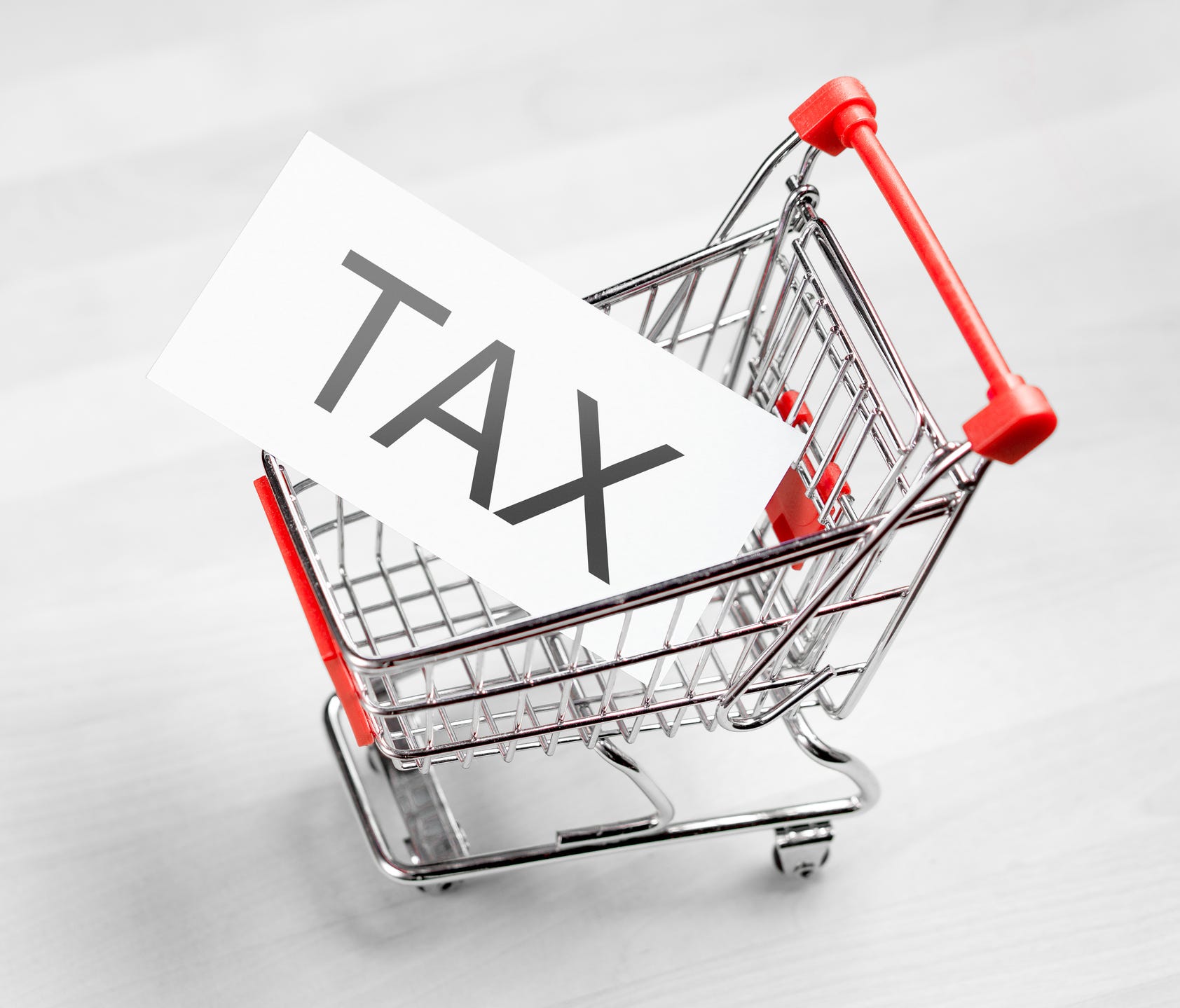 To determine the states with the highest and lowest sales tax, 24/7 Wall St. reviewed sales tax rates from the Tax Foundation's State and Local Sales Tax Rates in 2017 report.