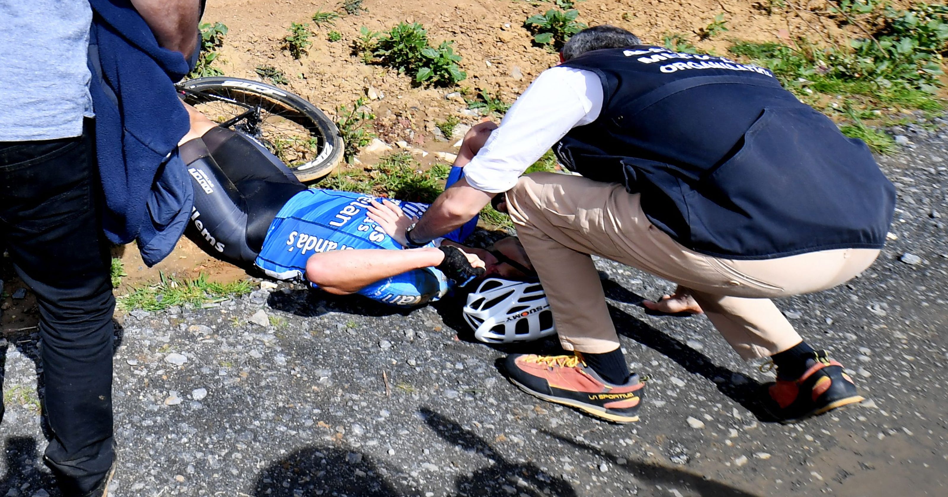 belgian-cyclist-dies-after-collapsing-in-paris-roubaix-race