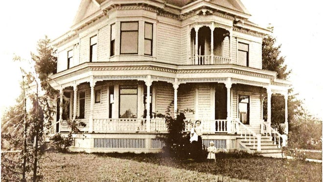 An early photograph of the Brown House in Stayton.
