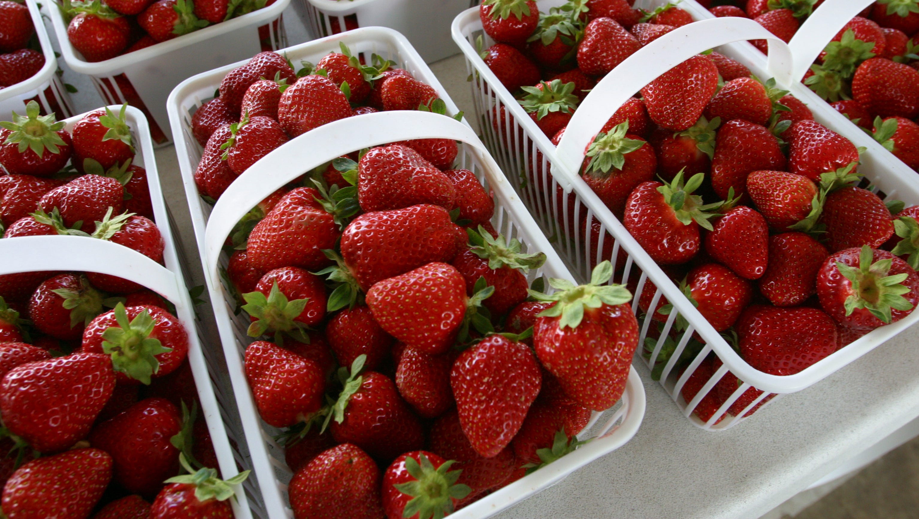 Strawberries Spinach Top Dirty Dozen List Of Food With Most