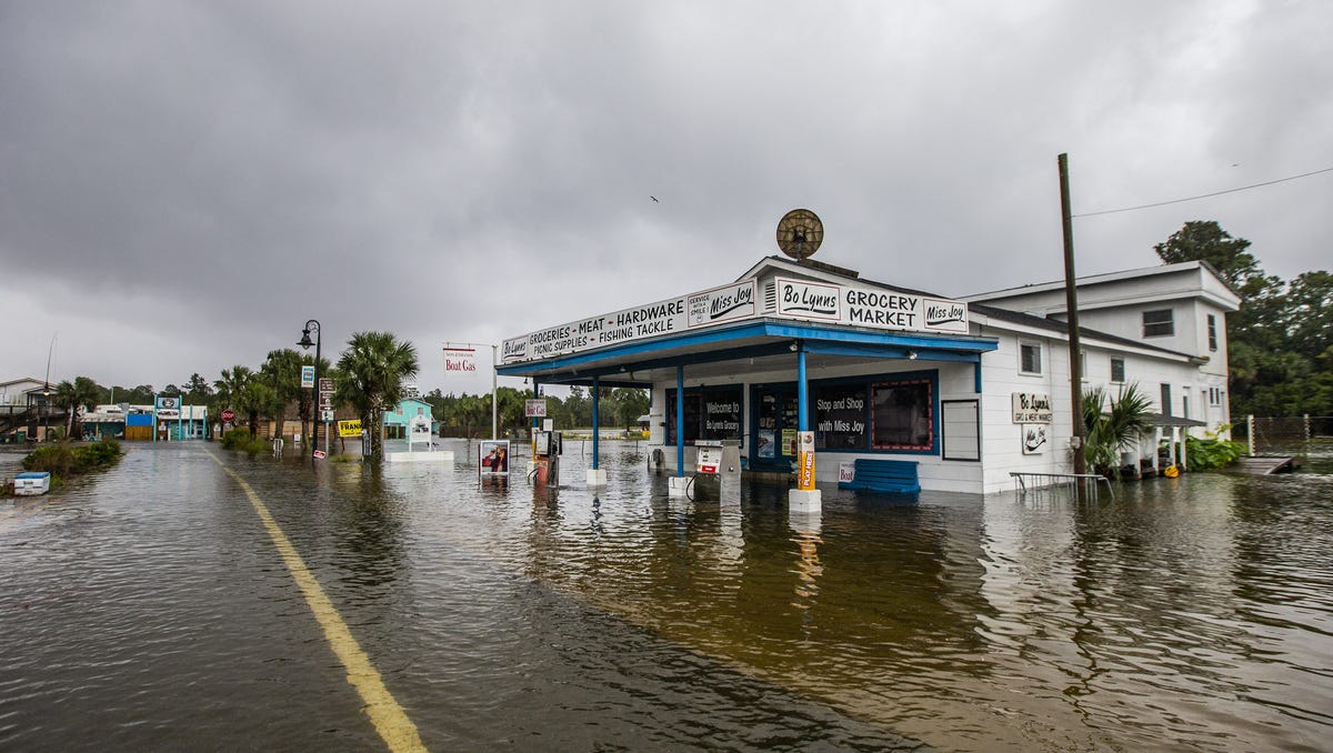 SAINT MARKS, FL - OCTOBER 10: Bo Lynn's Market starts taking water in the town of Saint Marks as Hurricane Michael pushes the storm surge up the Wakulla and Saint Marks Rivers which come together here on October 10, 2018 in Saint Marks, Florida.  The hurricane is forecast to hit the Florida Panhandle at a possible category 4 storm.  (Photo by Mark Wallheiser/Getty Images) ORG XMIT: 775240672 ORIG FILE ID: 1048880834