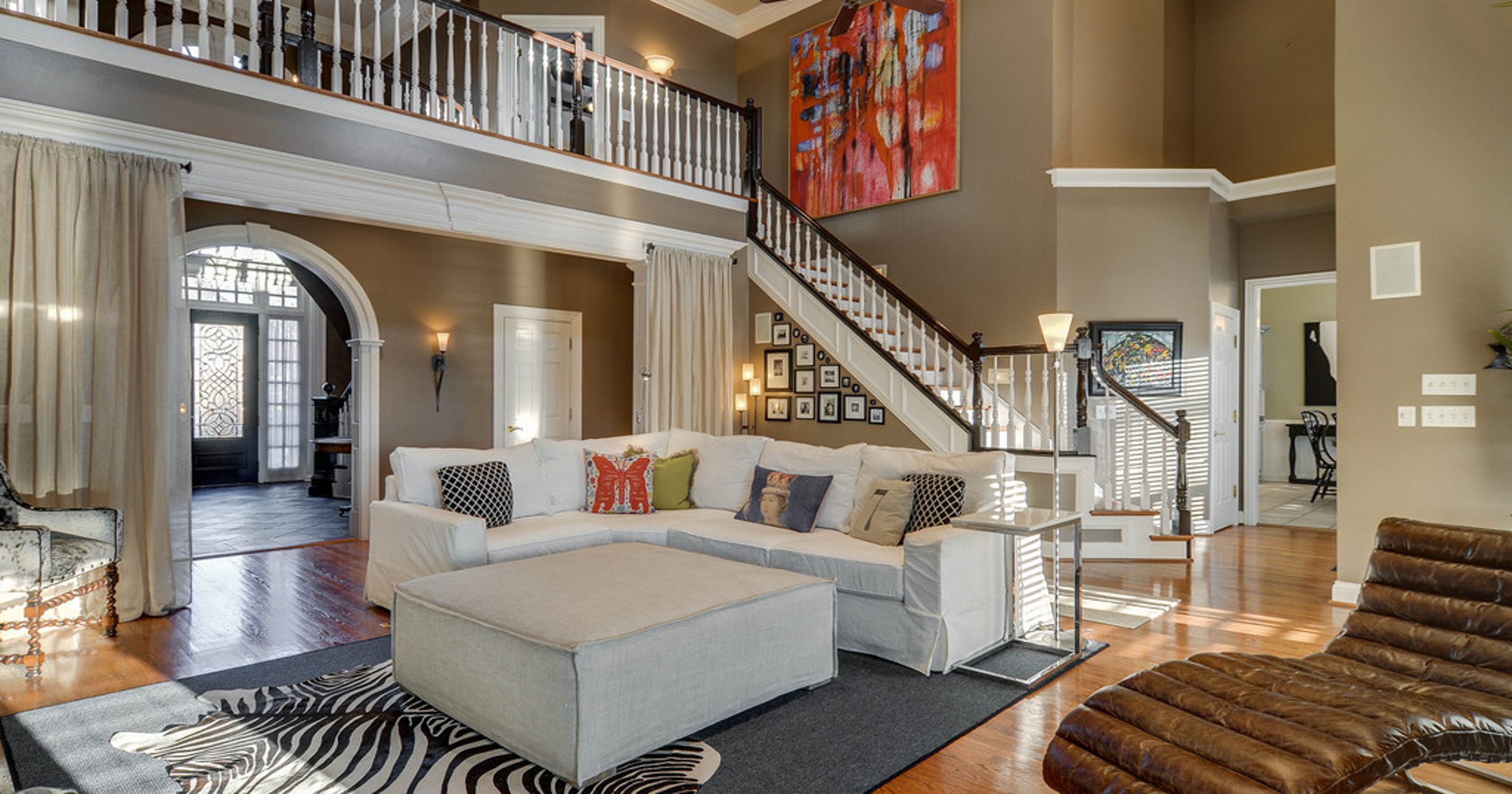 stagers flooring entice buyers illusion staging hardwood starting interior inside homes